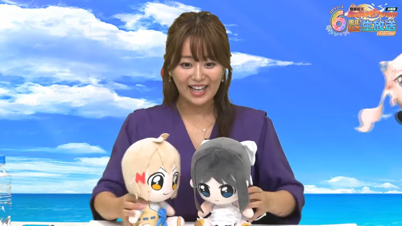 Yuka Iguchi holding plush toys of Hibiki and Miku